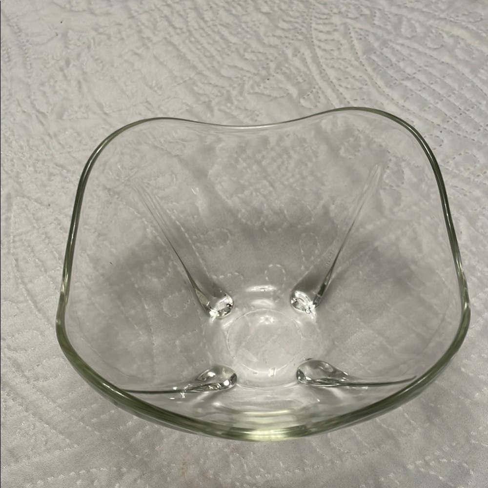Vintage Anchor Hocking Clear Glass Bowl with Teardrop Feet Excellent Condition